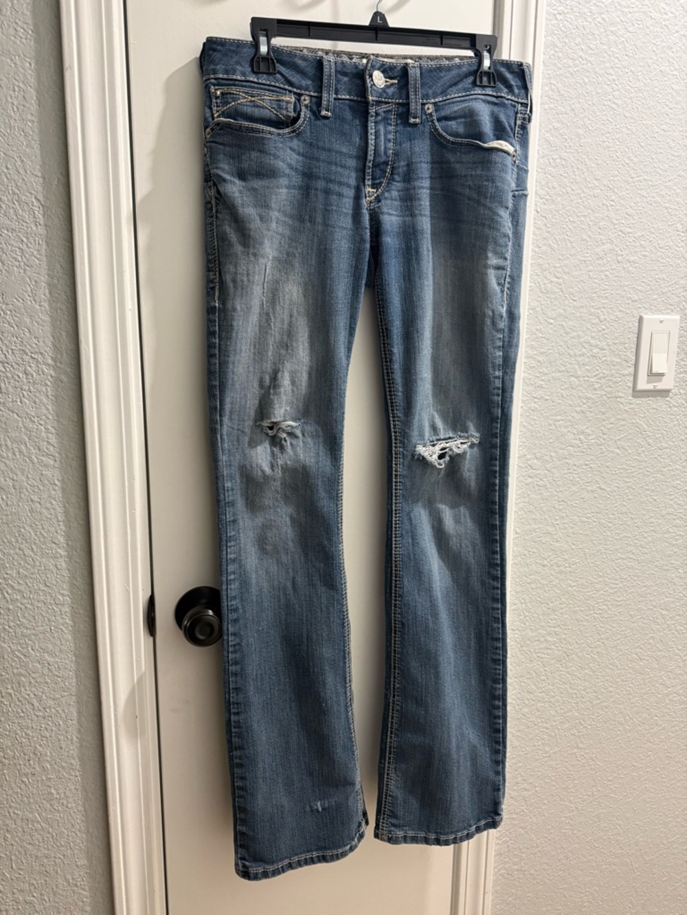 Ariat Women’s Mid Rise Bootcut Jeans (29L Distressed)
